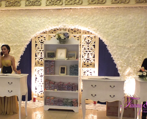 Dekorasi Tema Emas 02