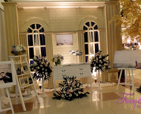 Dekorasi Tema Emas 06