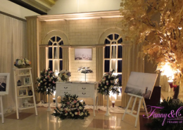 Dekorasi Tema Emas 07