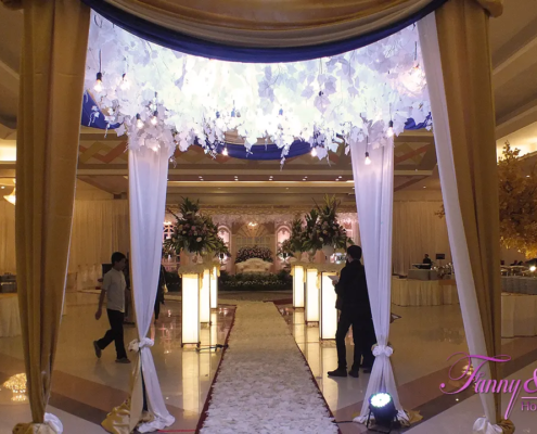 Dekorasi Tema Emas 11