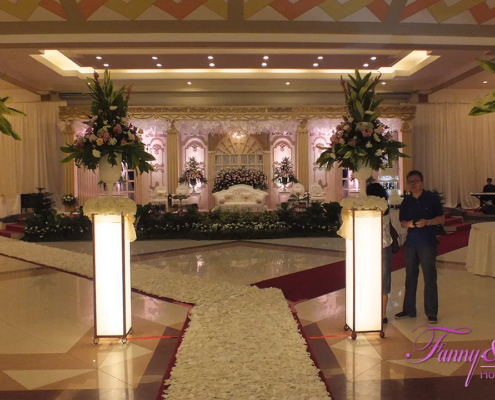 Dekorasi Tema Emas 14