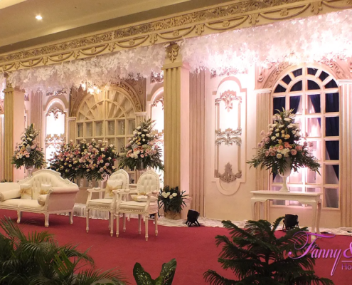 Dekorasi Tema Emas 17