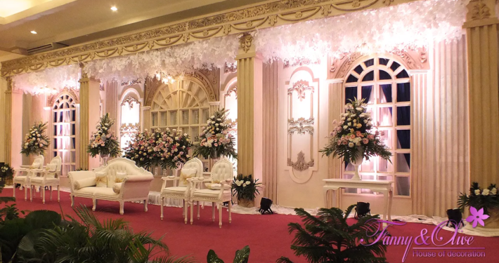 Dekorasi Tema Emas 17