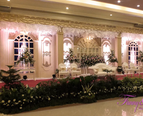 Dekorasi Tema Emas 18